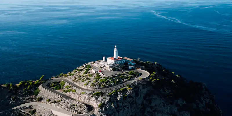 Le phare du cap Formentor sur son éperon rocheux
