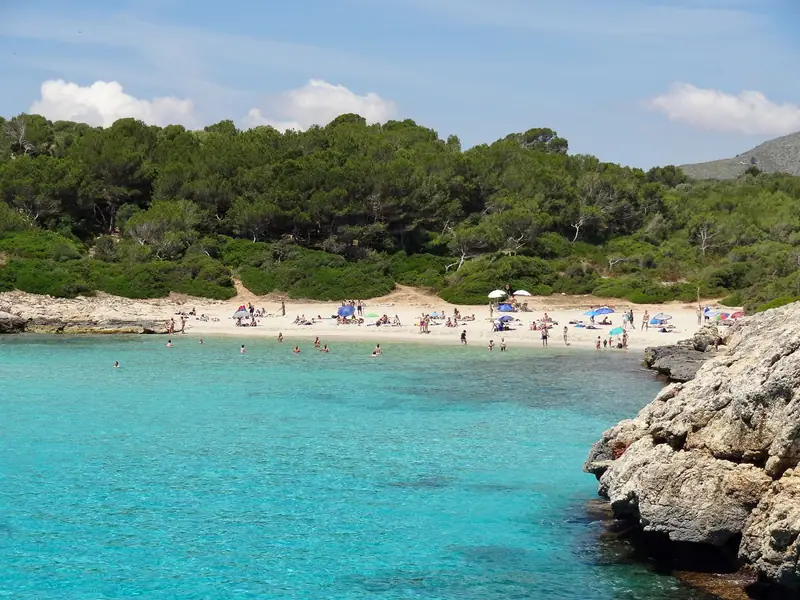 Cala Varques à Majorque : accès, itinéraire, grottes et snorkeling