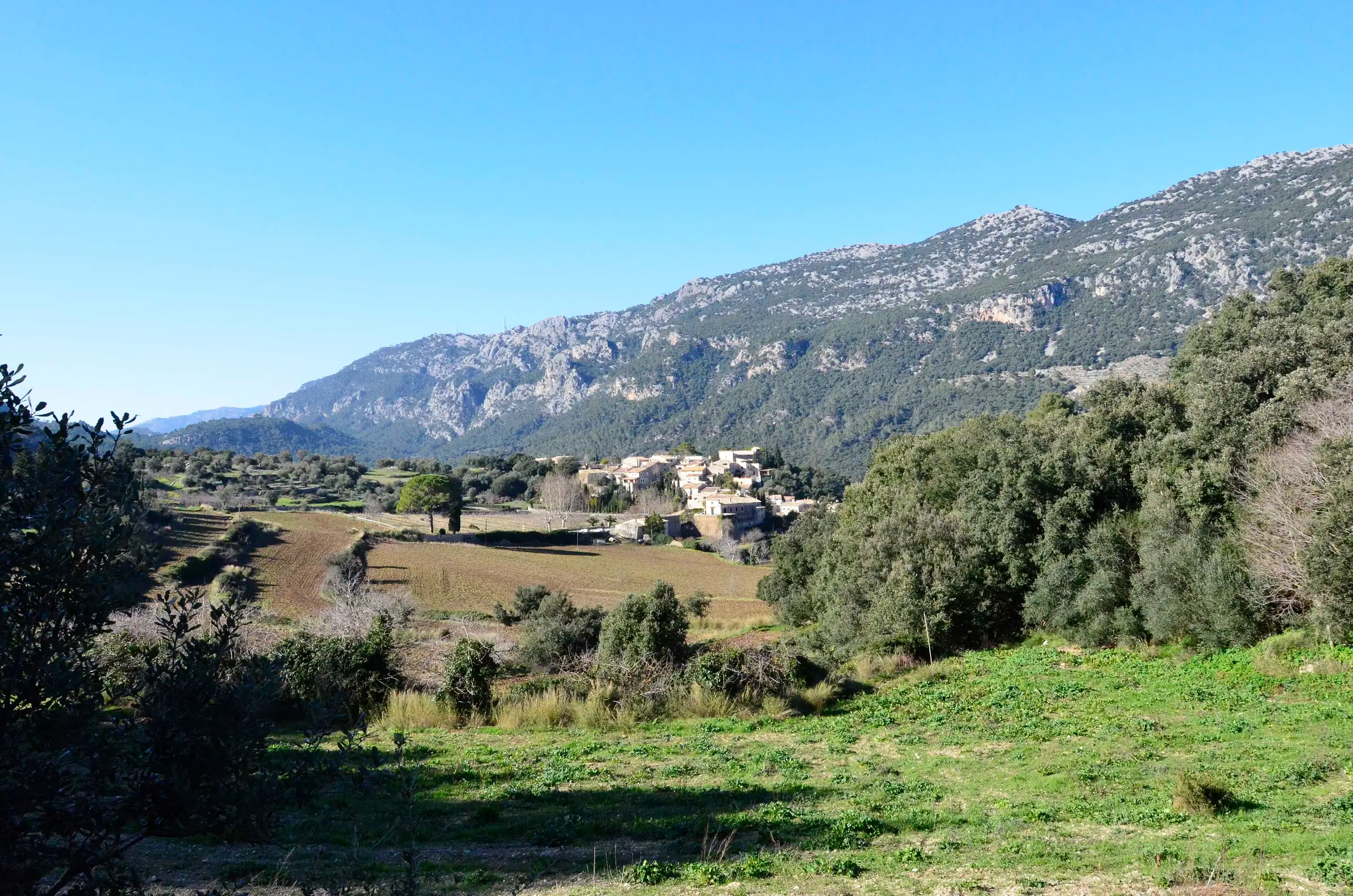 Le village d'Alaró au pied des montagnes de la Tramuntana