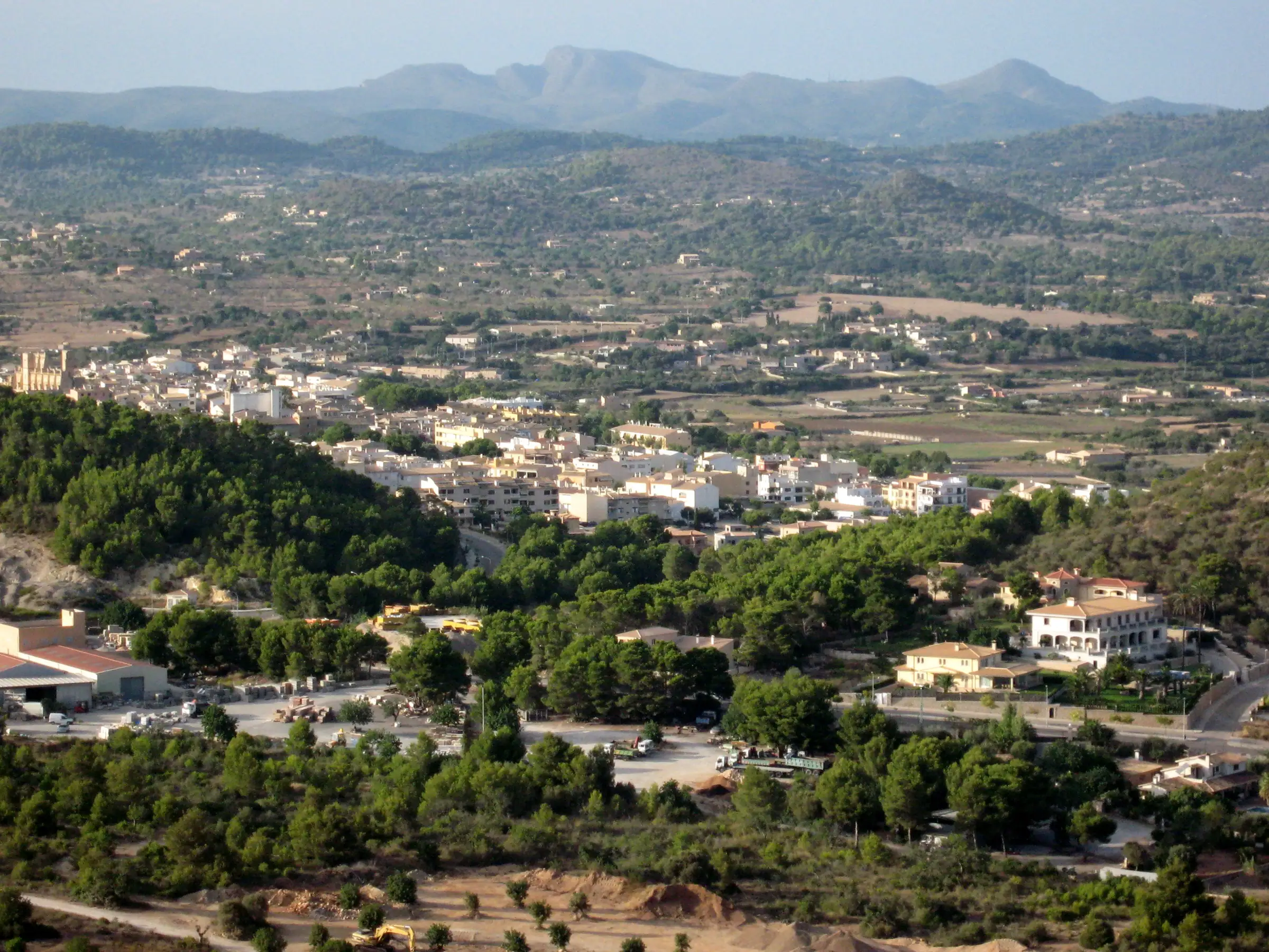 Son Servera dans sa vallée, entre pinèdes et collines