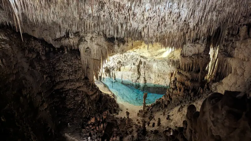 Der unterirdische See der Drachenhöhle