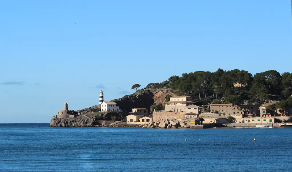 La baie de Port de Sóller au pied des montagnes