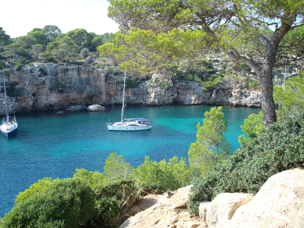 La crique étroite de Cala Pi et son eau turquoise