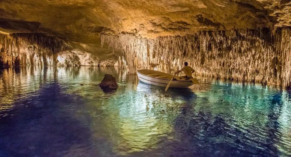 Le lac souterrain des grottes du Drach