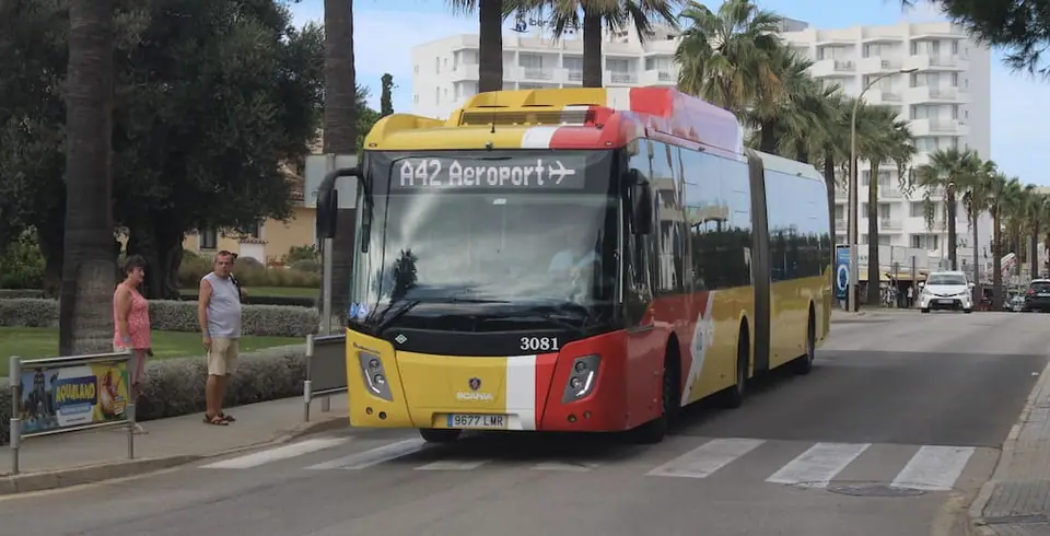 Bus TIB A42 vers l’aéroport de Palma de Majorque à un arrêt de bus