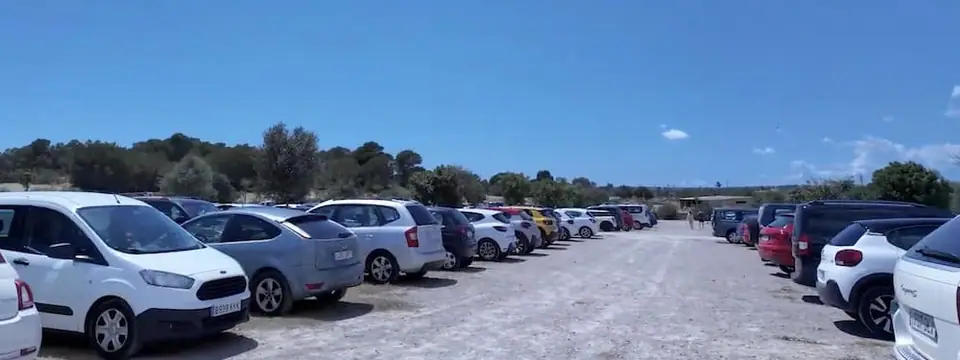 Le Parking d'Es Trenc est souvent plein très tot le matin