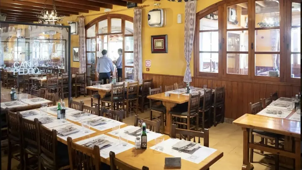 Intérieur du restaurant C’an Pedro à Alcúdia, restaurant traditionnel majorquin réputé