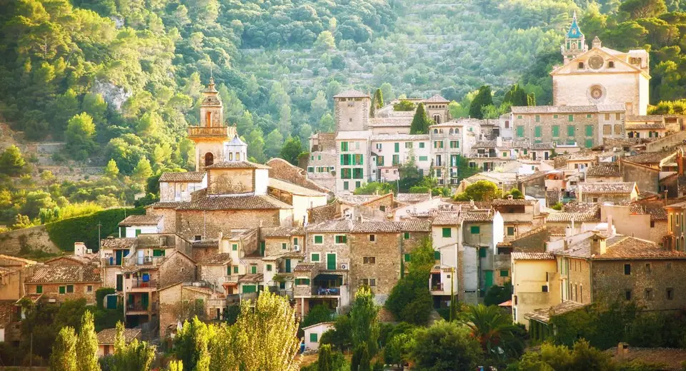 Valldemossa dominé par la Chartreuse